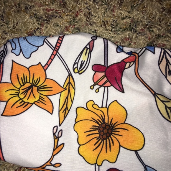 Cute floral bikini - Picture 3 of 3